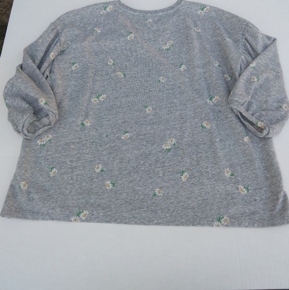 Old Navy French terry Womens size XXL  Daisy print, 3/4 sleeve, tunic pullover - Picture 2 of 8